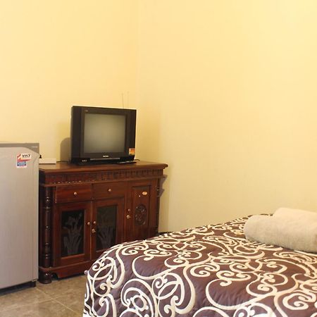 Kubu Turah Homestay Джимбаран Номер фото